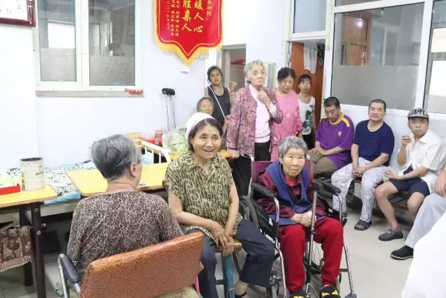 失能老人照护：社会温暖的微光