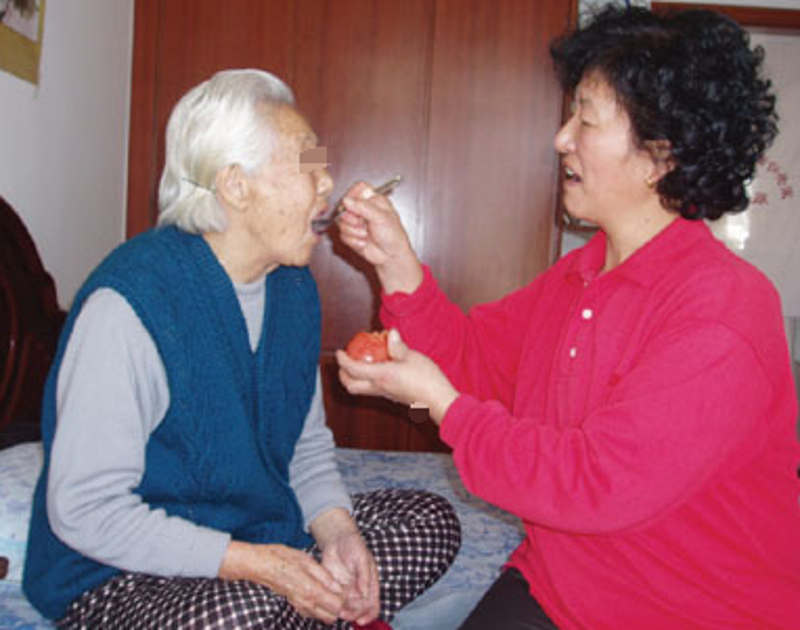 失能老人生活照护：温暖的守护与专业支持